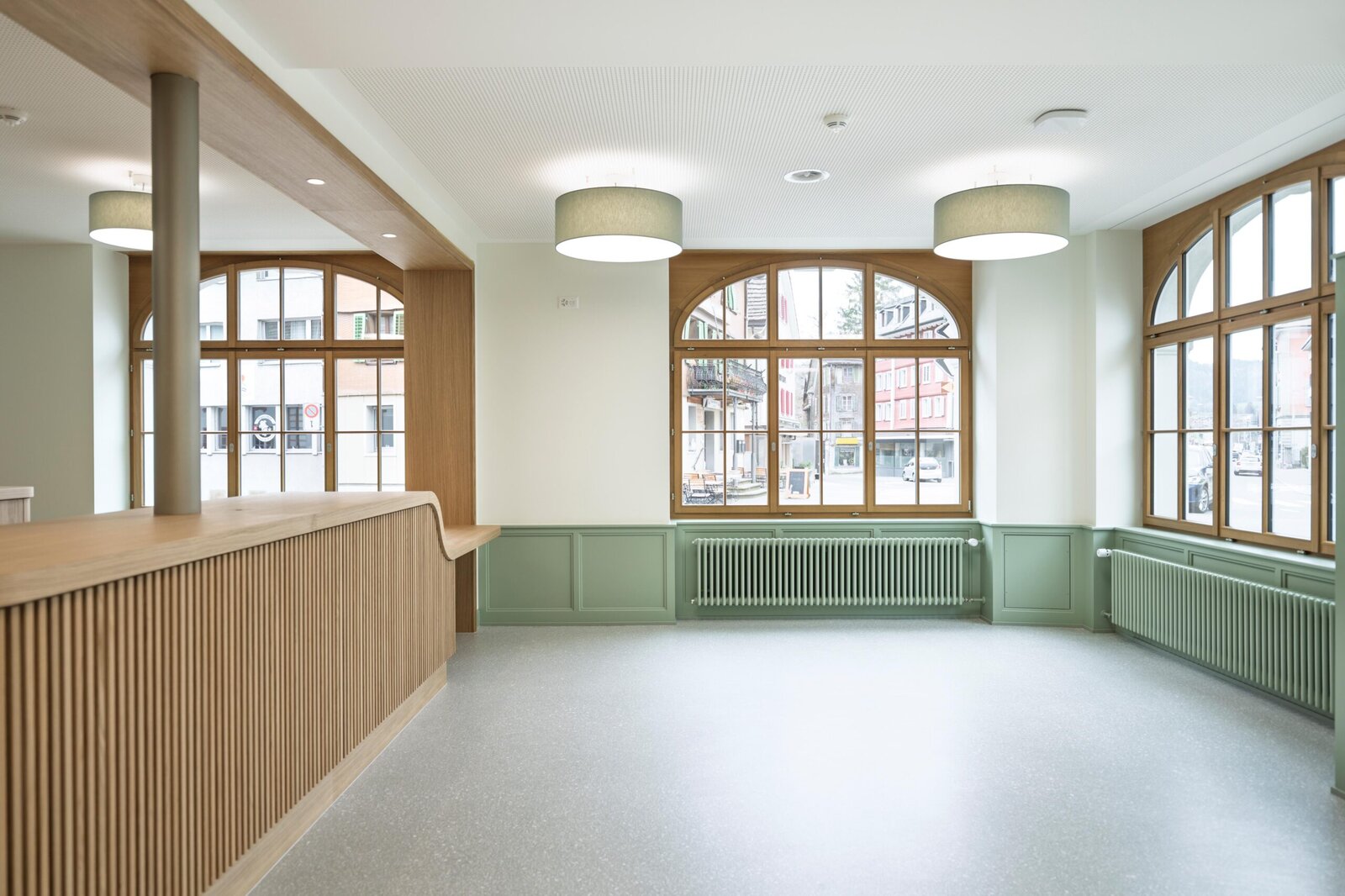 Gemeindehaus Unterägeri, Empfangsbereich mit Fenstern